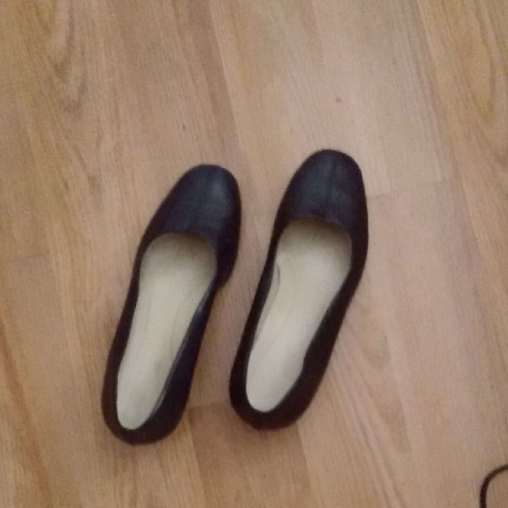 Trotters Black Women's Loafers